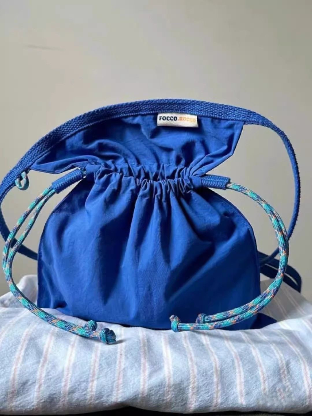 2024 New Niche Design Drawstring Crossbody Bag Apron Style Shoulder Commuter Bag