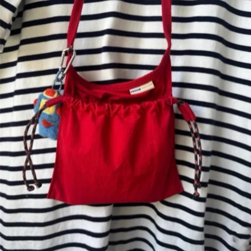 2024 New Niche Design Drawstring Crossbody Bag Apron Style Shoulder Commuter Bag - Image 4
