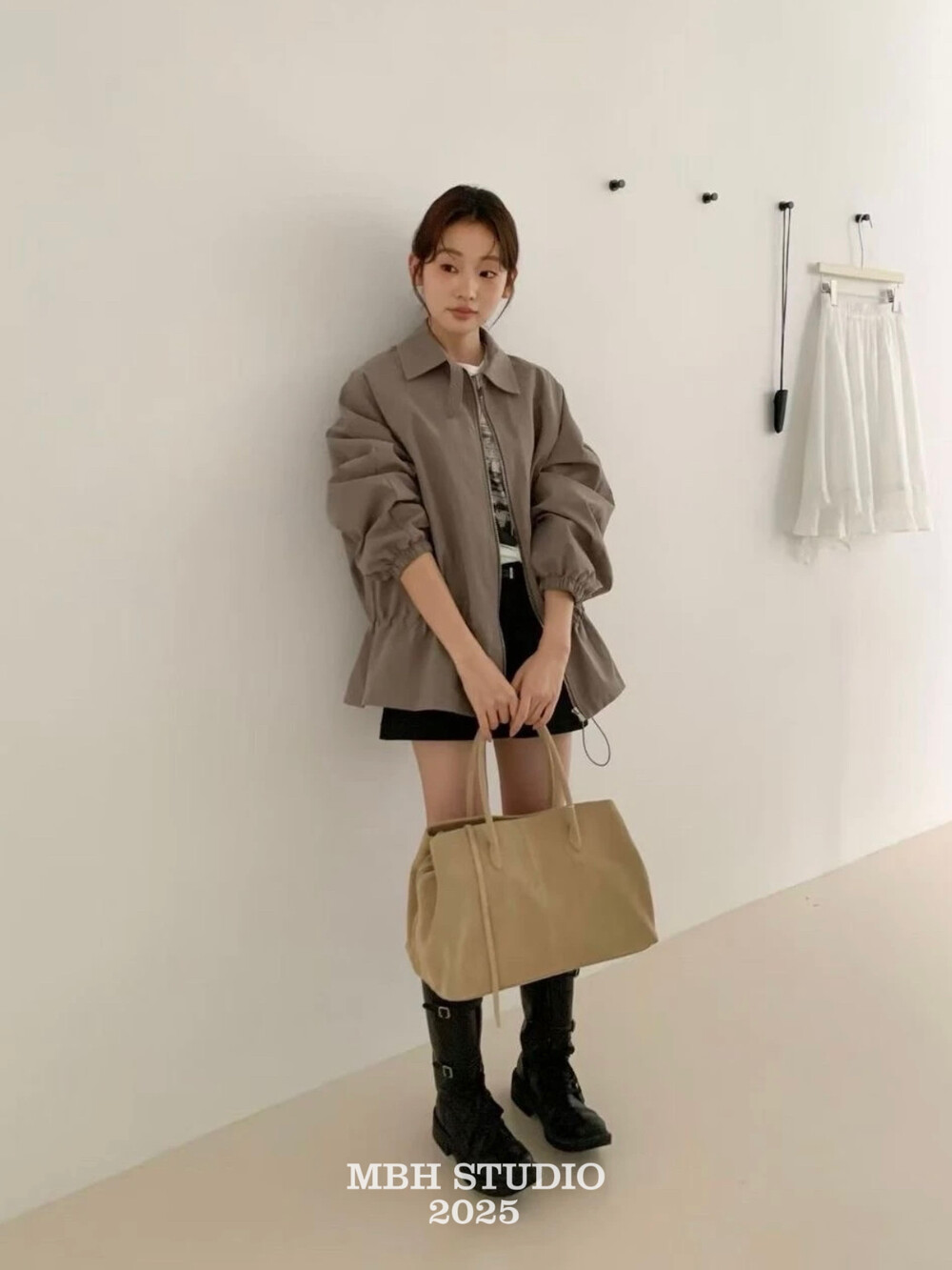 MBH Full Grain Leather Large Capacity Multi Compartment Tote Bag for Commute - Image 3