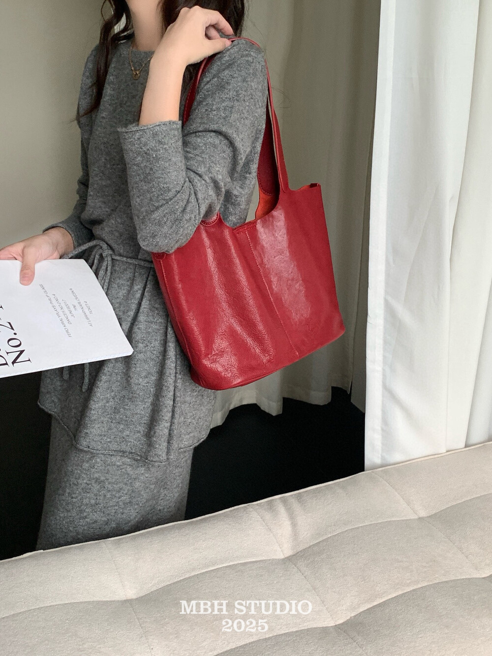 MBH Niche Top-Layer Vegetable-Tanned Leather Tote Bag New Soft Leather Slouchy Large Capacity Commute Shoulder Bag with Storage Pouch - Image 2
