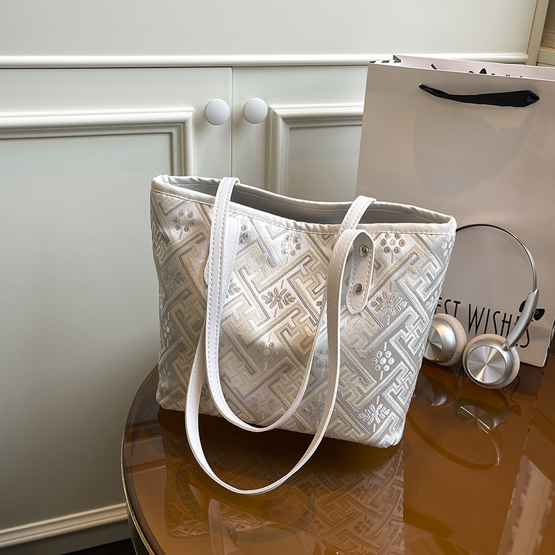 Women's Large Capacity Tote Bag 2025 Casual Shoulder Handbag for Commute - Image 4