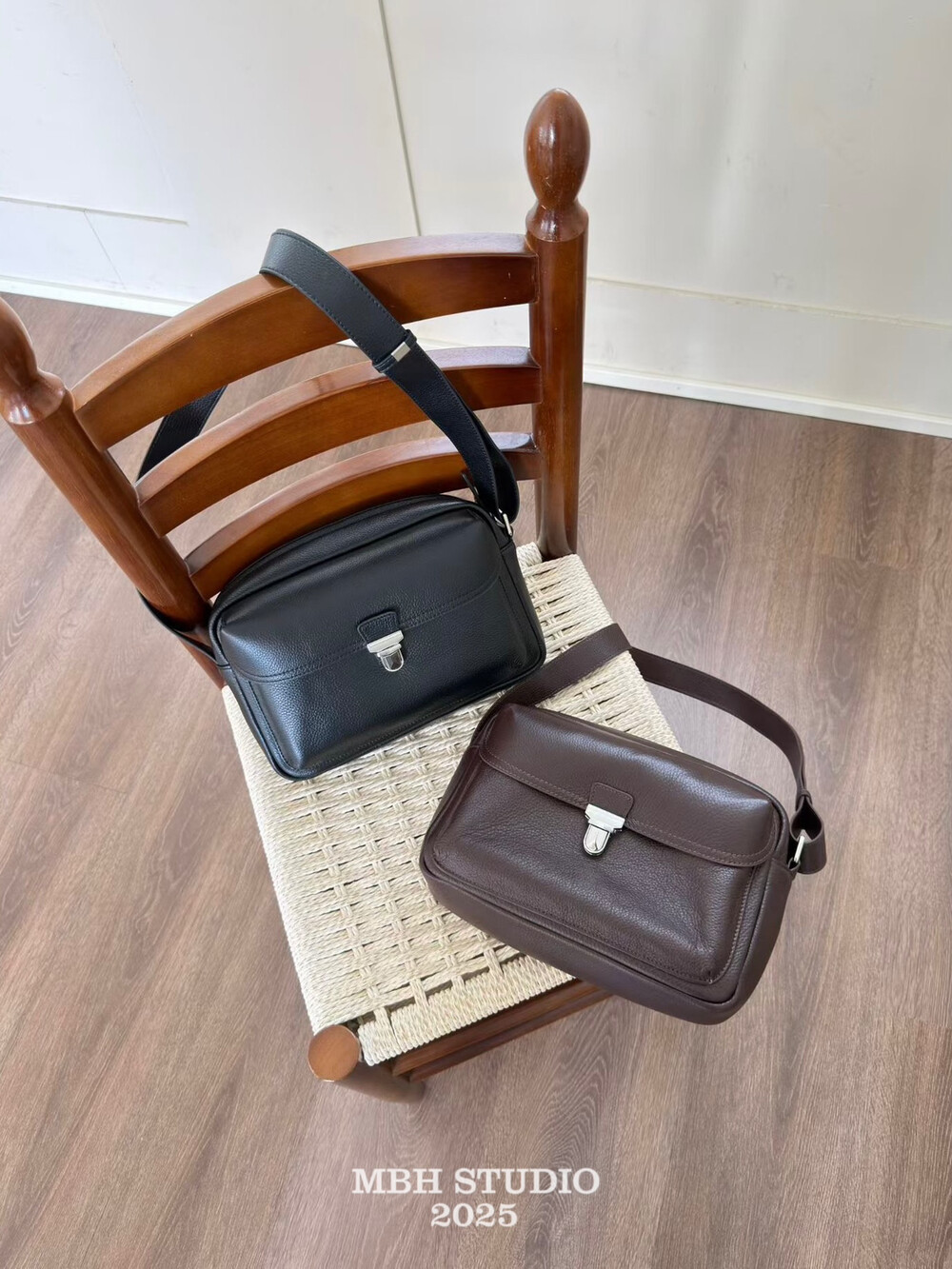 MBH Minimalist Unisex Commute Small Messenger Bag Top Layer Cowhide Vintage Lock Shoulder Crossbody Bag