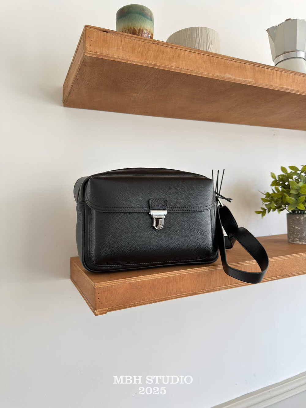 MBH Minimalist Unisex Commute Small Messenger Bag Top Layer Cowhide Vintage Lock Shoulder Crossbody Bag - Image 4